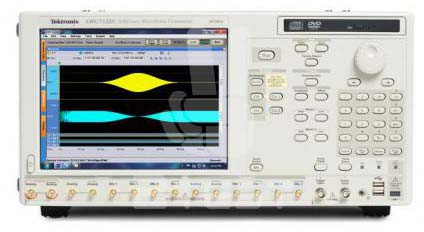   Tektronix AWG7000